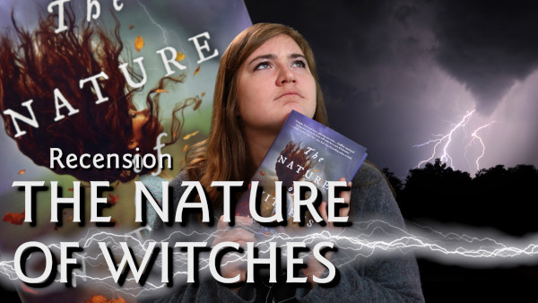 Frida Blomqvist håller upp fantasyboken The Nature of Witches av Rachel Griffin.
